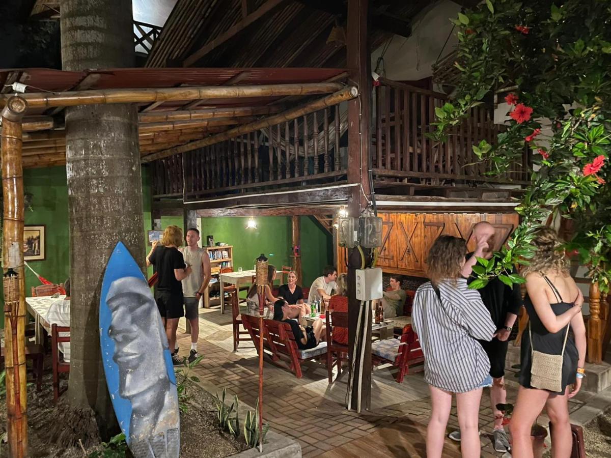 Hostal Moai Montanita Exterior photo