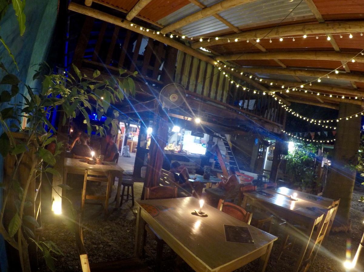 Hostal Moai Montanita Exterior photo